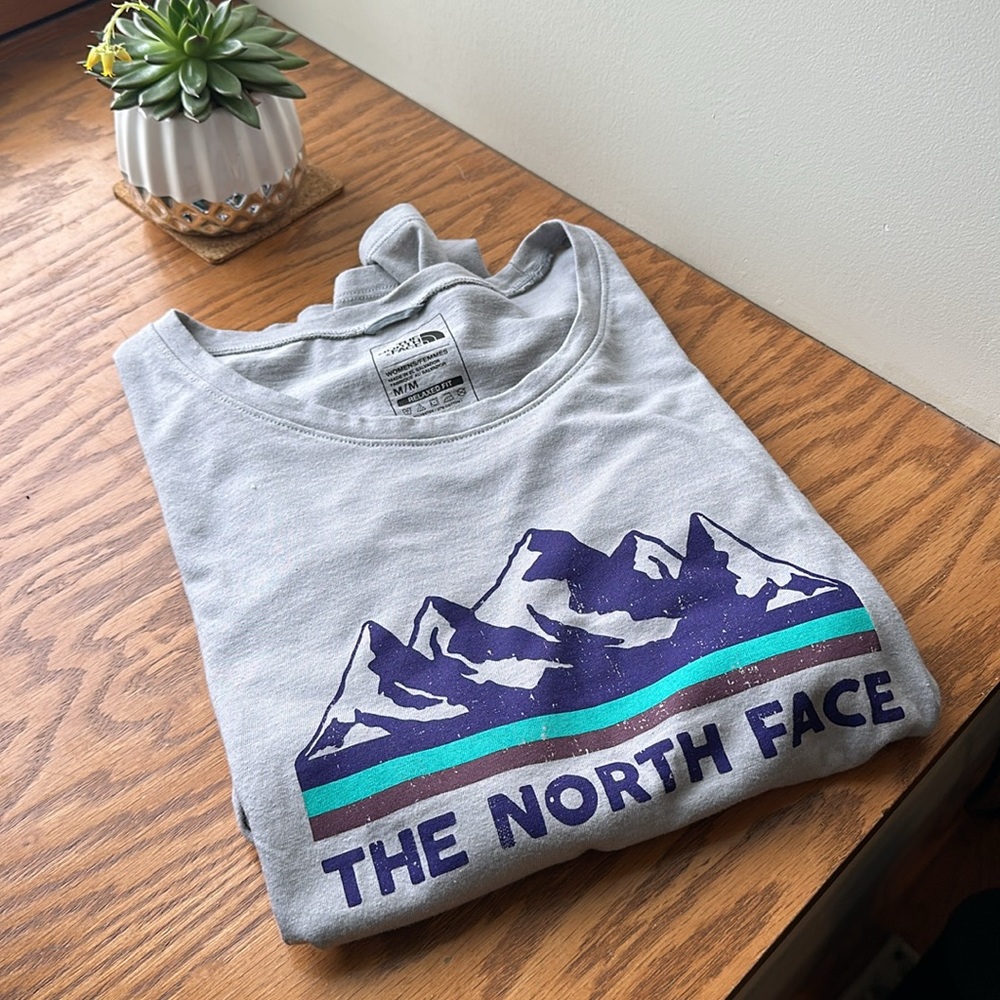 Like New North Face Long Sleeve Mountain Tee - Medium - Relaxed Fit